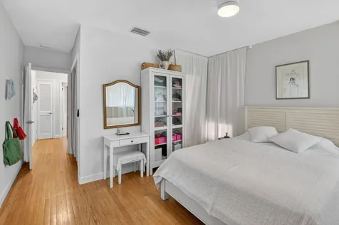 215 N Seacrest Circle Delray Beach FL 33444