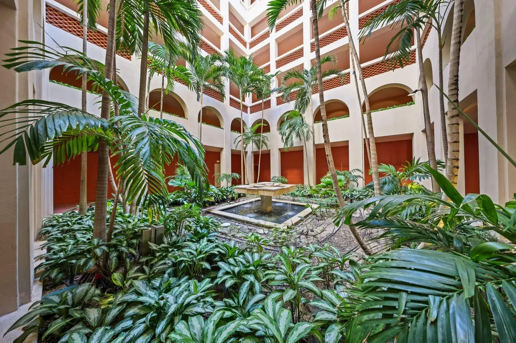 2 N Breakers Row Palm Beach FL 33480