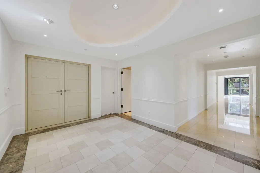 2 N Breakers Row Palm Beach FL 33480