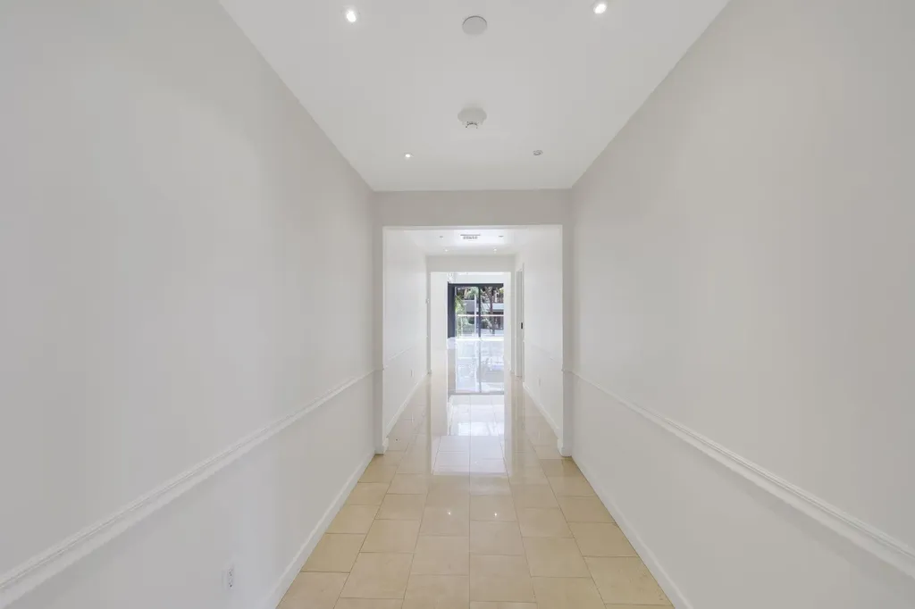 2 N Breakers Row Palm Beach FL 33480