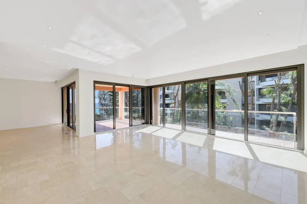2 N Breakers Row Palm Beach FL 33480