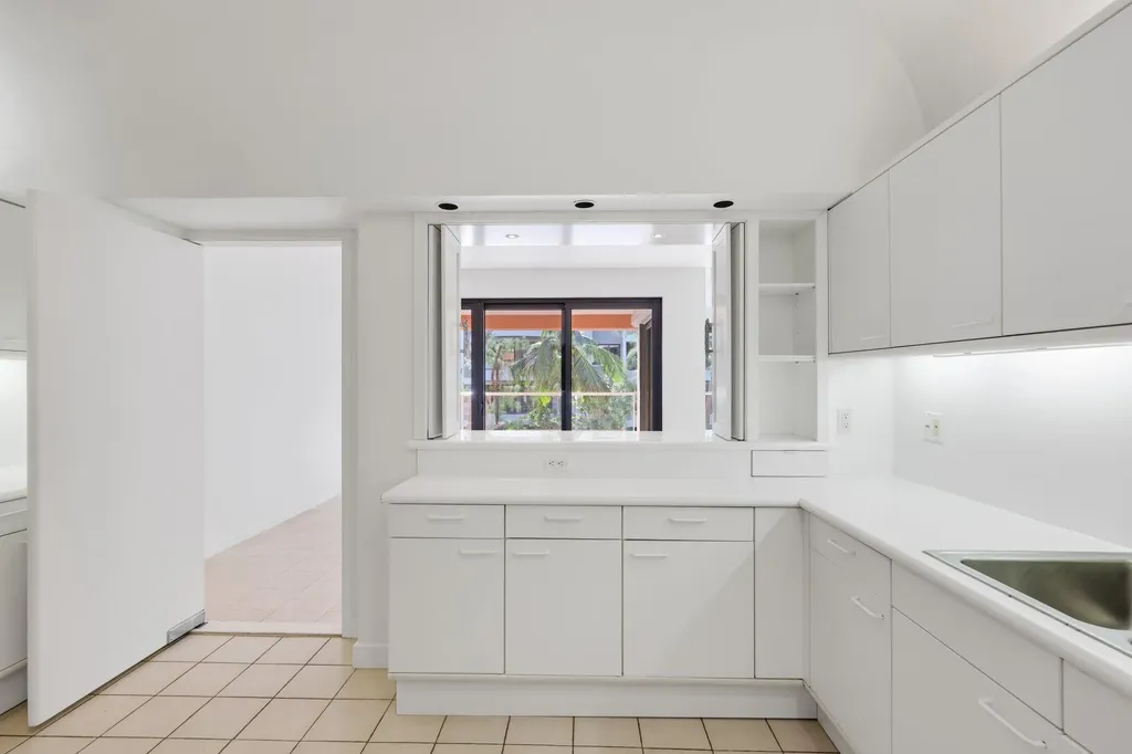 2 N Breakers Row Palm Beach FL 33480