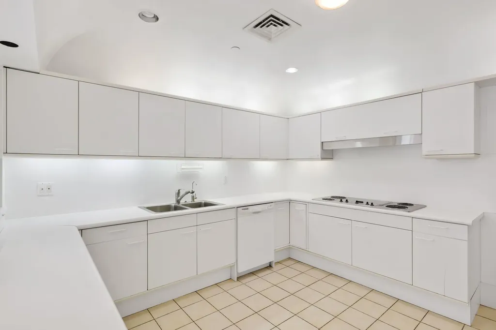 2 N Breakers Row Palm Beach FL 33480