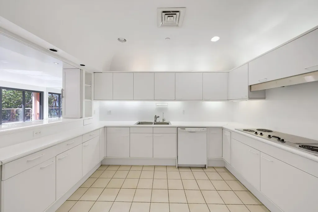 2 N Breakers Row Palm Beach FL 33480