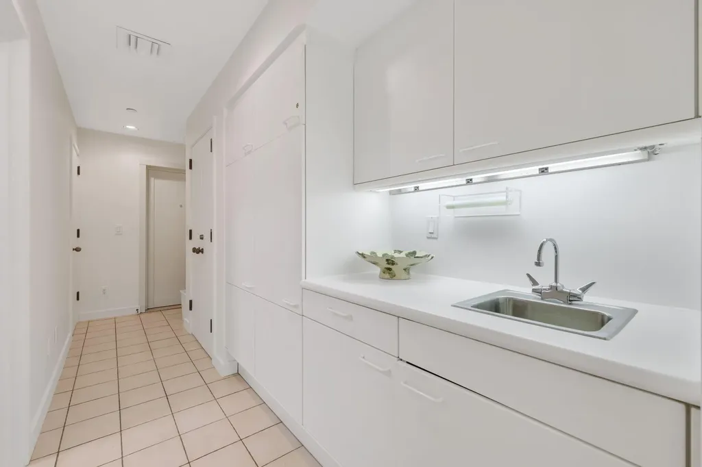2 N Breakers Row Palm Beach FL 33480