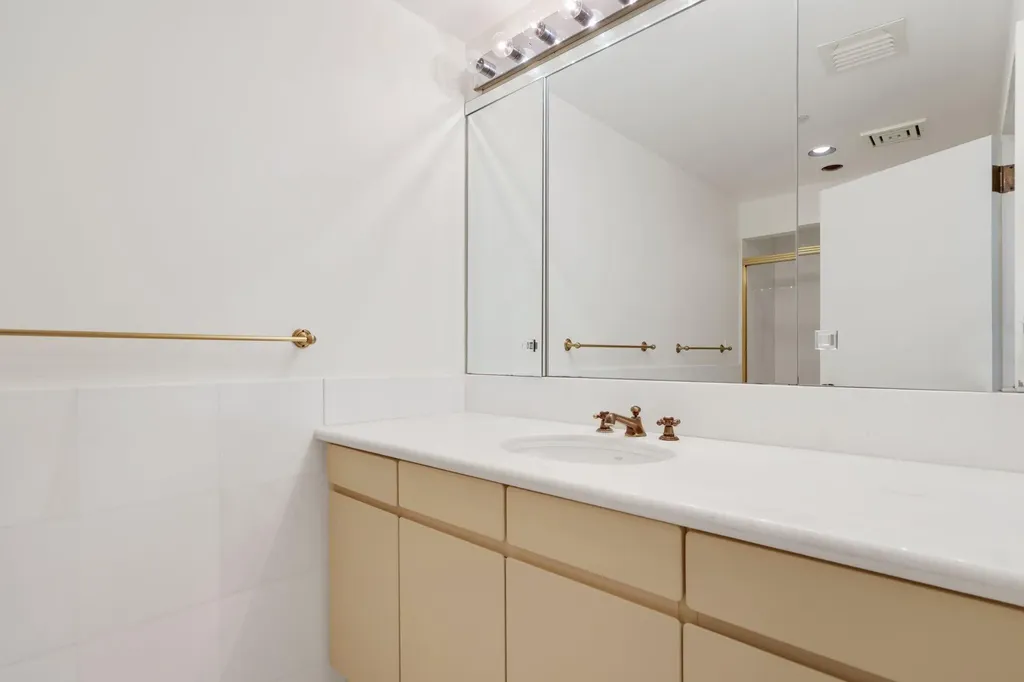 2 N Breakers Row Palm Beach FL 33480