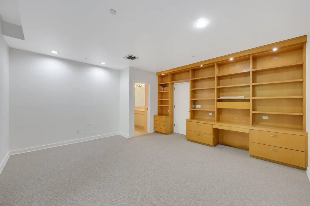 2 N Breakers Row Palm Beach FL 33480