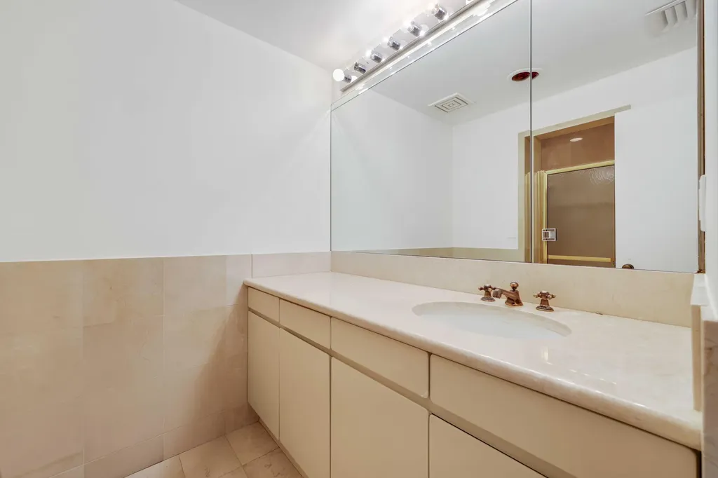 2 N Breakers Row Palm Beach FL 33480