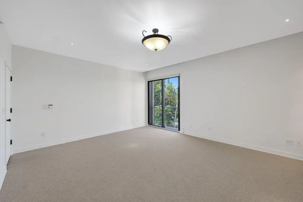 2 N Breakers Row Palm Beach FL 33480