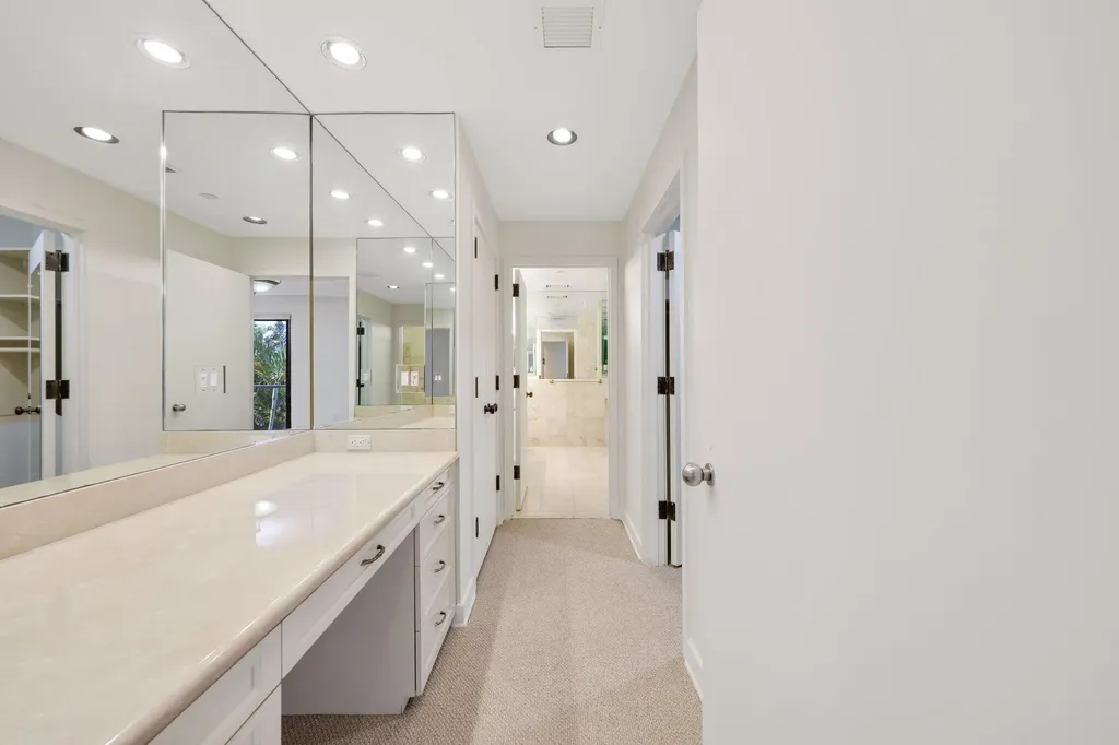 2 N Breakers Row Palm Beach FL 33480