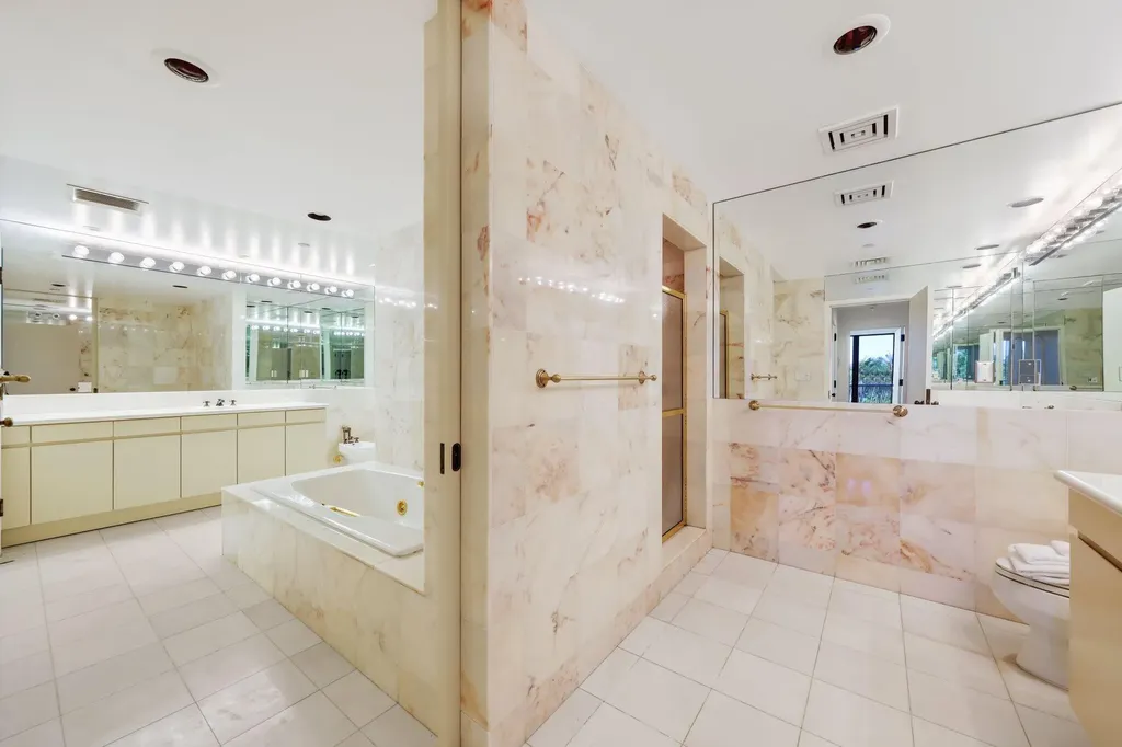 2 N Breakers Row Palm Beach FL 33480