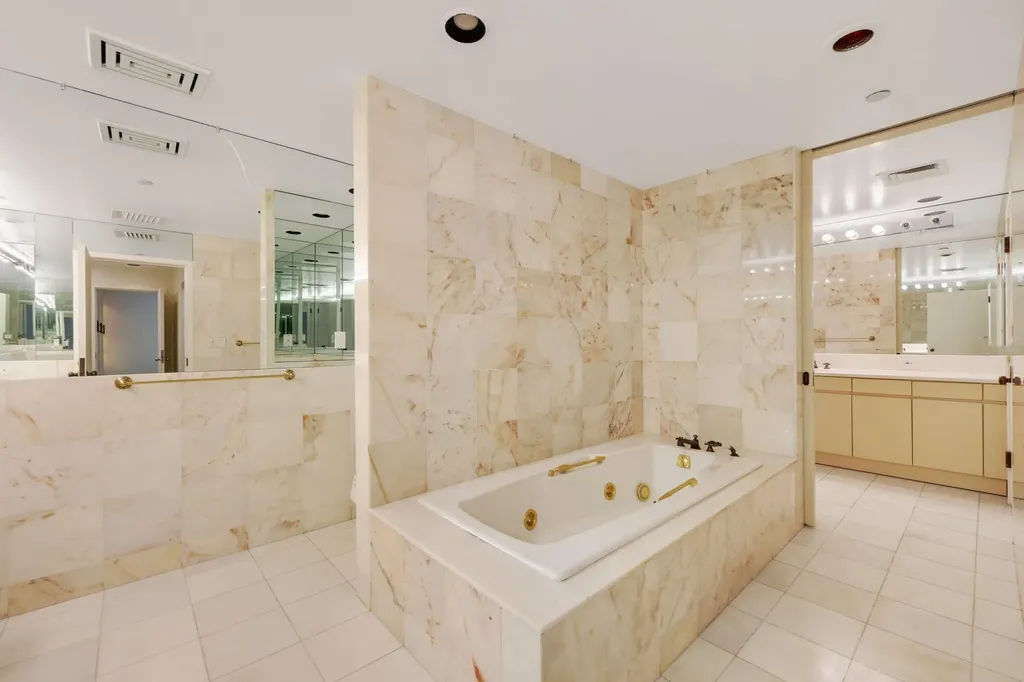 2 N Breakers Row Palm Beach FL 33480