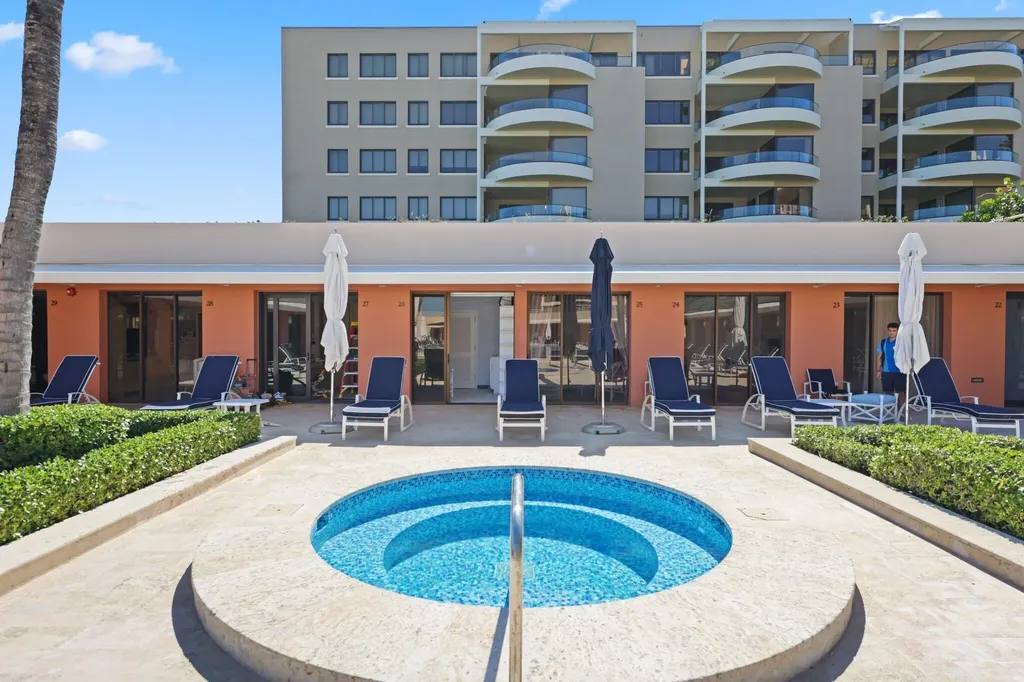 2 N Breakers Row Palm Beach FL 33480