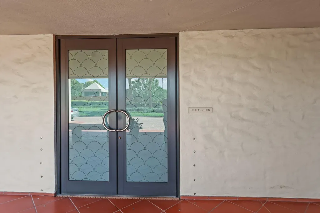 2 N Breakers Row Palm Beach FL 33480