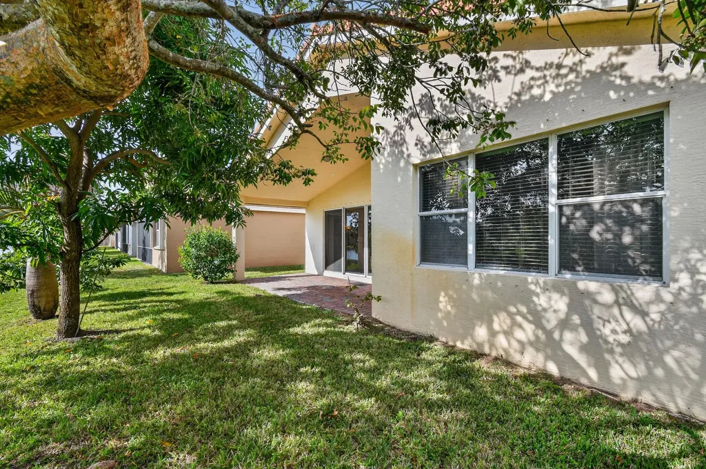2205 SW Newport Isle Boulevard Port St Lucie FL 34953
