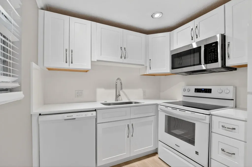 277 Brighton Boca Raton FL 33434