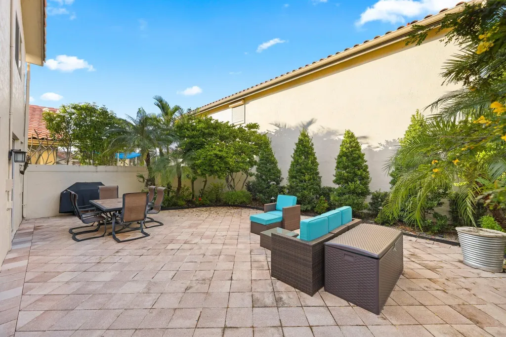 2595 NW 53rd Street Boca Raton FL 33496