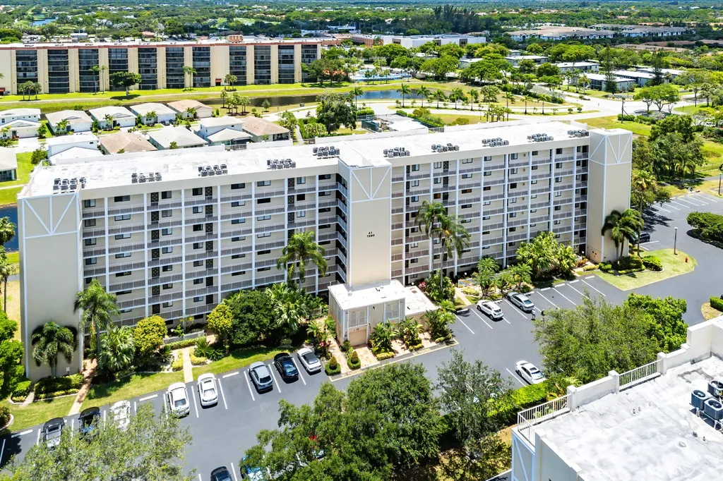 7290 Kinghurst Drive Delray Beach FL 33446