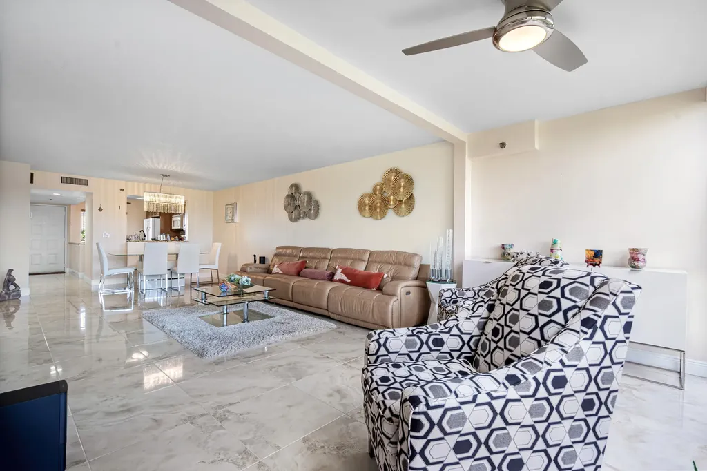 7290 Kinghurst Drive Delray Beach FL 33446