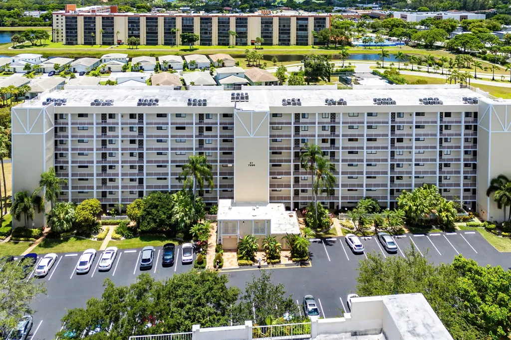 7290 Kinghurst Drive Delray Beach FL 33446