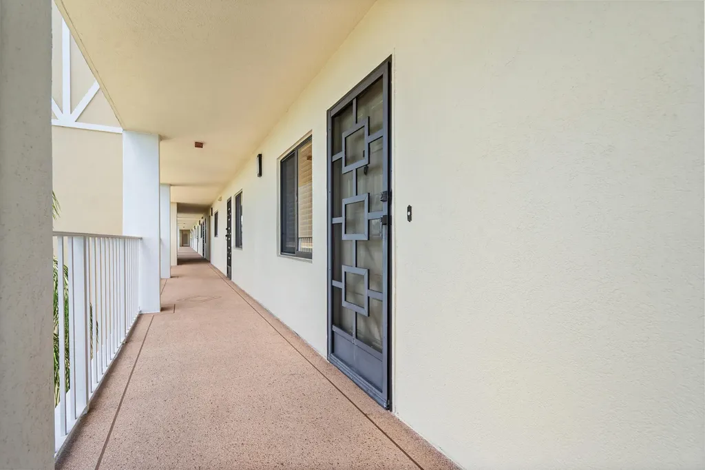 7290 Kinghurst Drive Delray Beach FL 33446