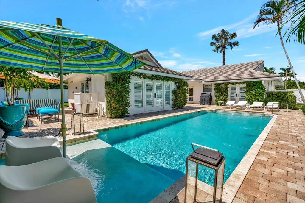 136 Worth Court S West Palm Beach FL 33405