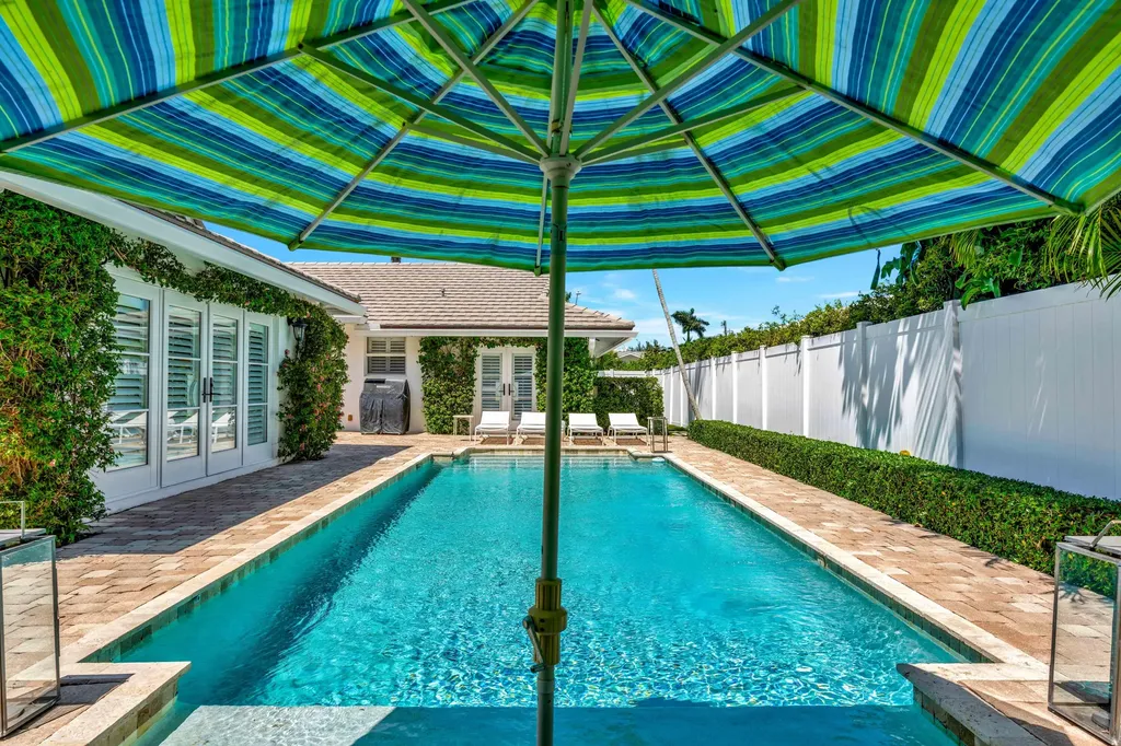 136 Worth Court S West Palm Beach FL 33405