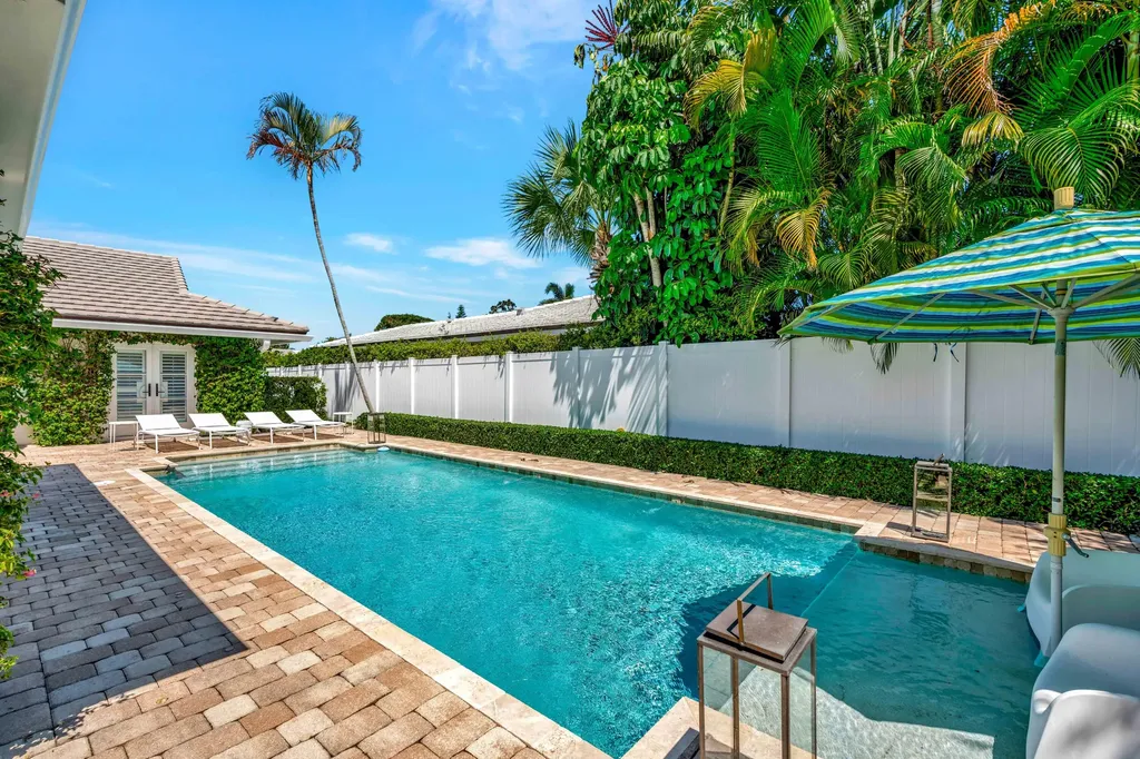 136 Worth Court S West Palm Beach FL 33405