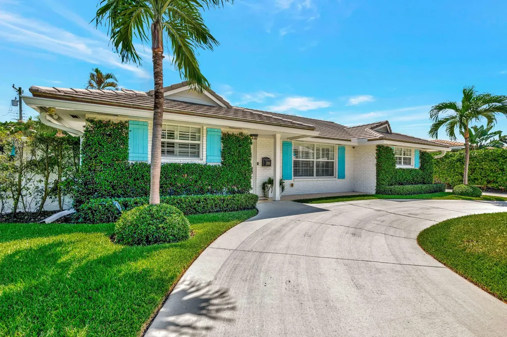 136 Worth Court S West Palm Beach FL 33405
