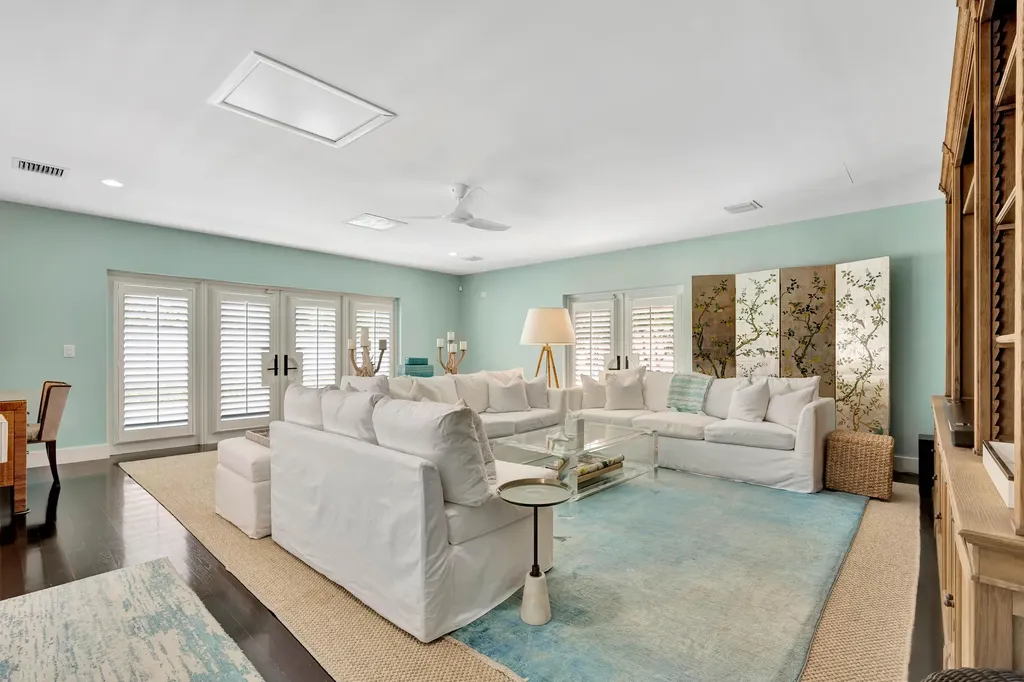 136 Worth Court S West Palm Beach FL 33405