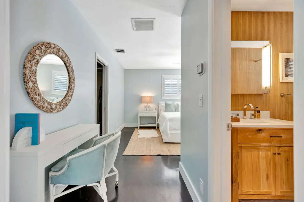 136 Worth Court S West Palm Beach FL 33405