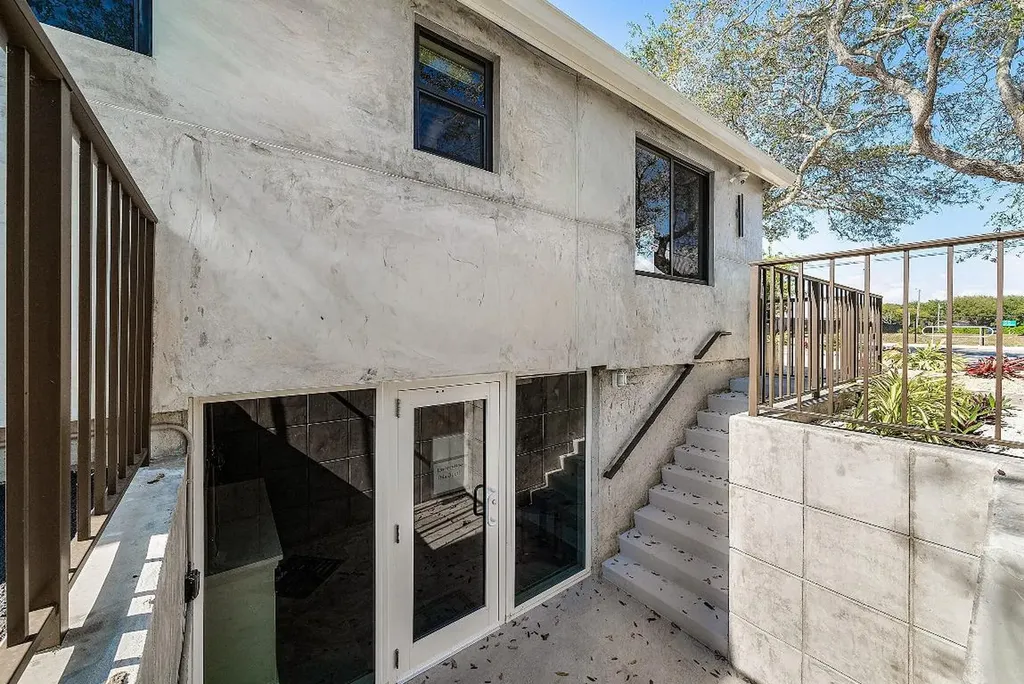 112 SE 10th Street Delray Beach FL 33483