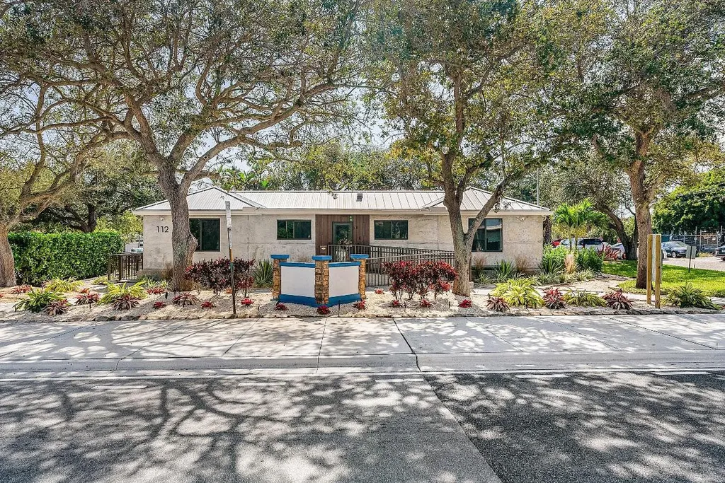 112 SE 10th Street Delray Beach FL 33483