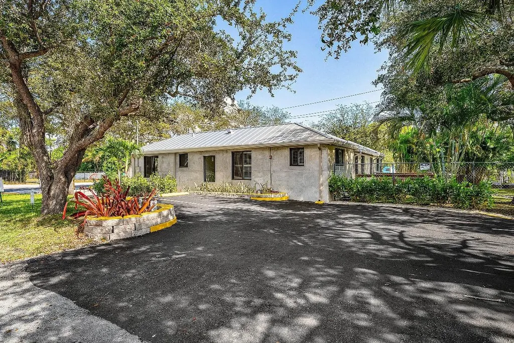 112 SE 10th Street Delray Beach FL 33483