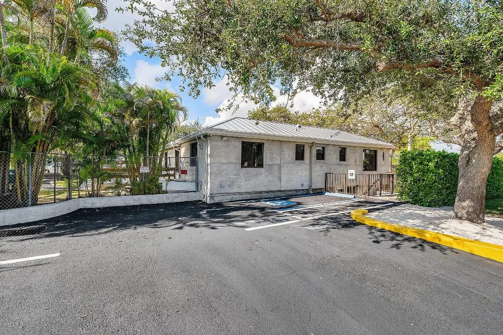 112 SE 10th Street Delray Beach FL 33483