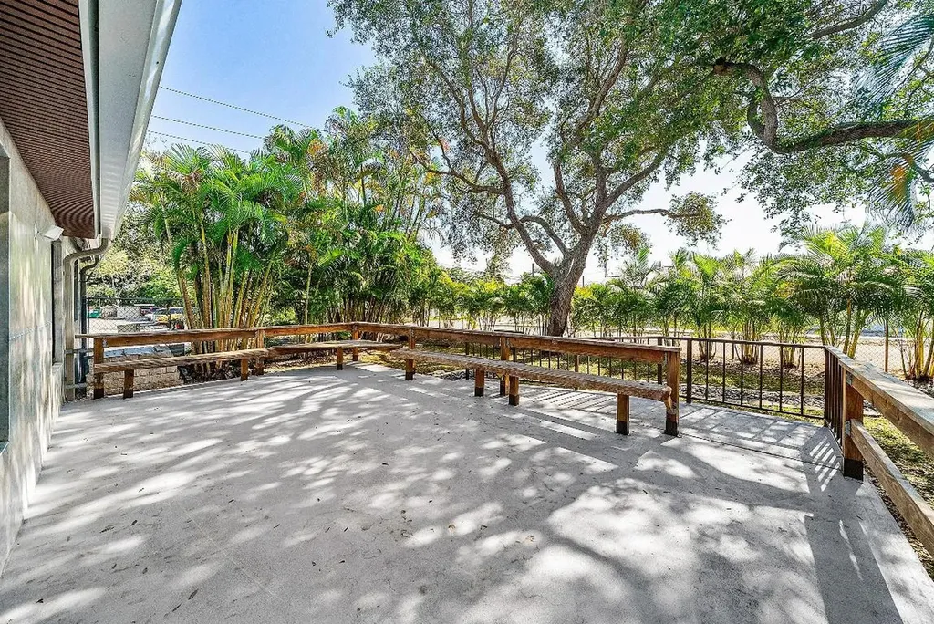 112 SE 10th Street Delray Beach FL 33483