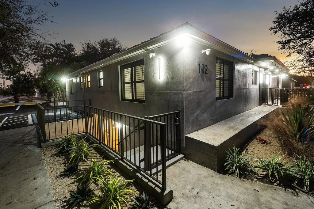 112 SE 10th Street Delray Beach FL 33483