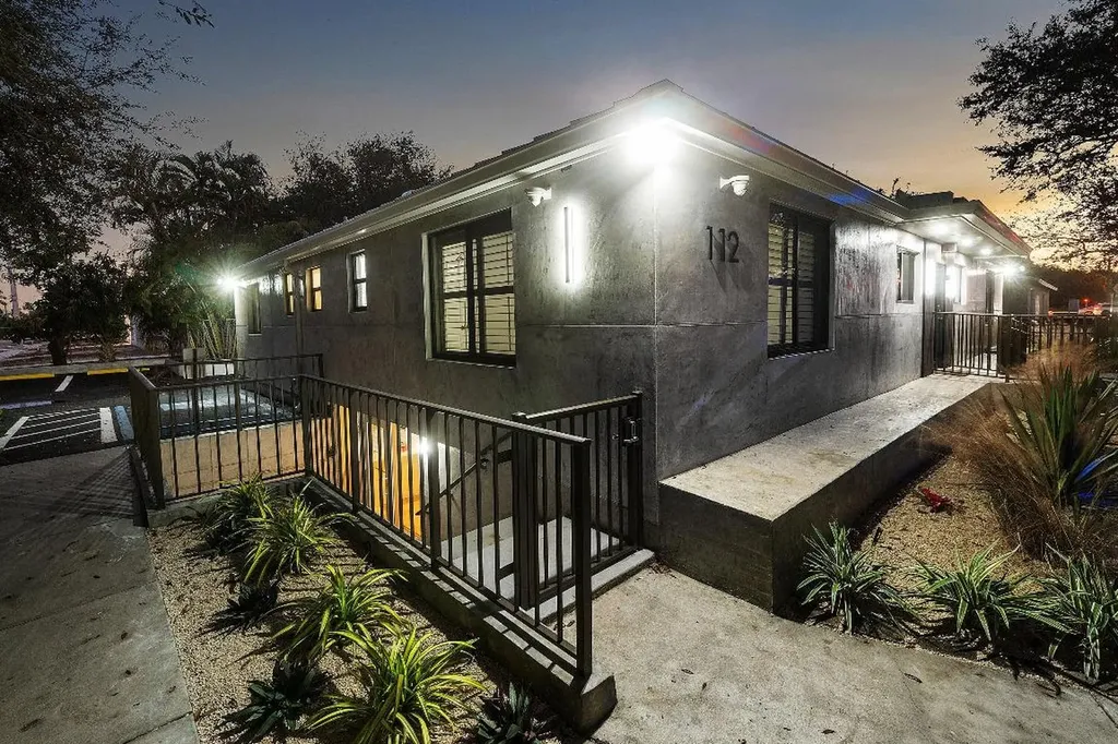 112 SE 10th Street Delray Beach FL 33483