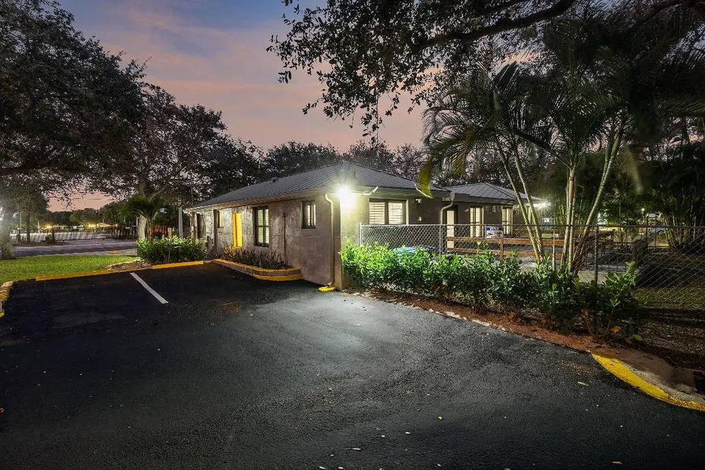 112 SE 10th Street Delray Beach FL 33483