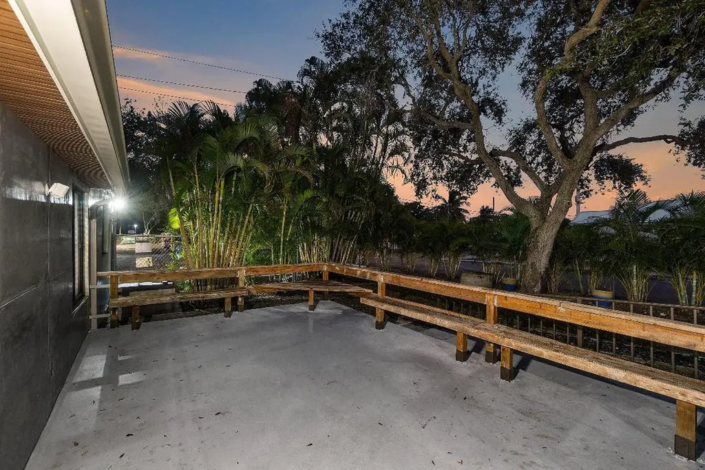 112 SE 10th Street Delray Beach FL 33483