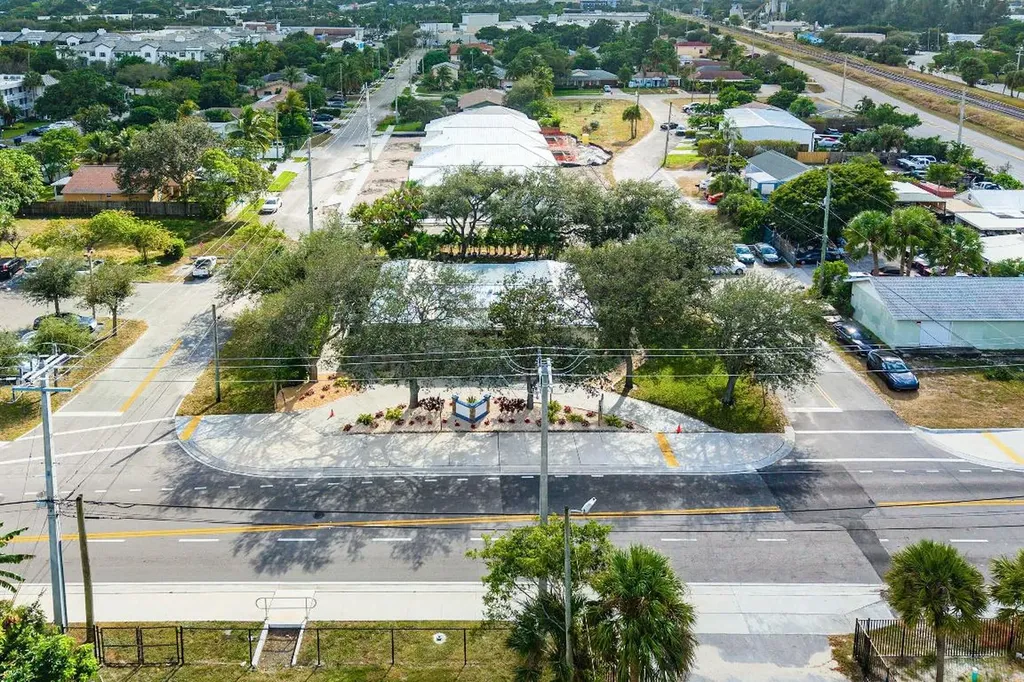 112 SE 10th Street Delray Beach FL 33483