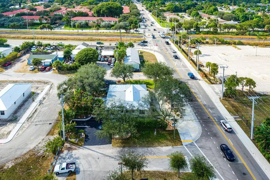 112 SE 10th Street Delray Beach FL 33483