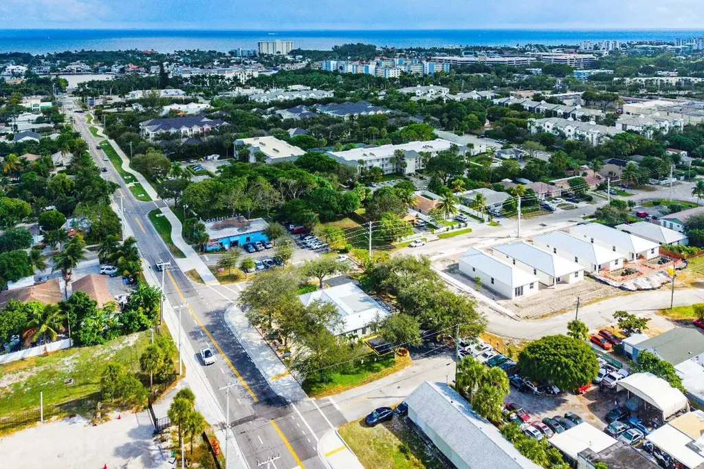 112 SE 10th Street Delray Beach FL 33483