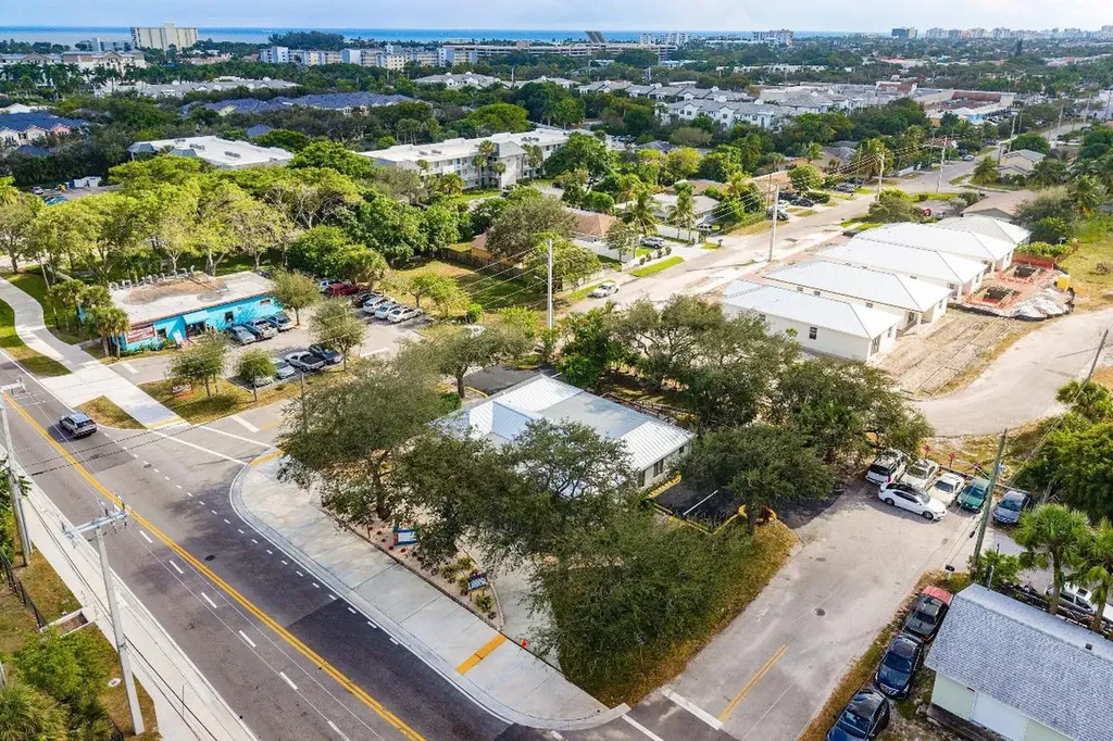 112 SE 10th Street Delray Beach FL 33483