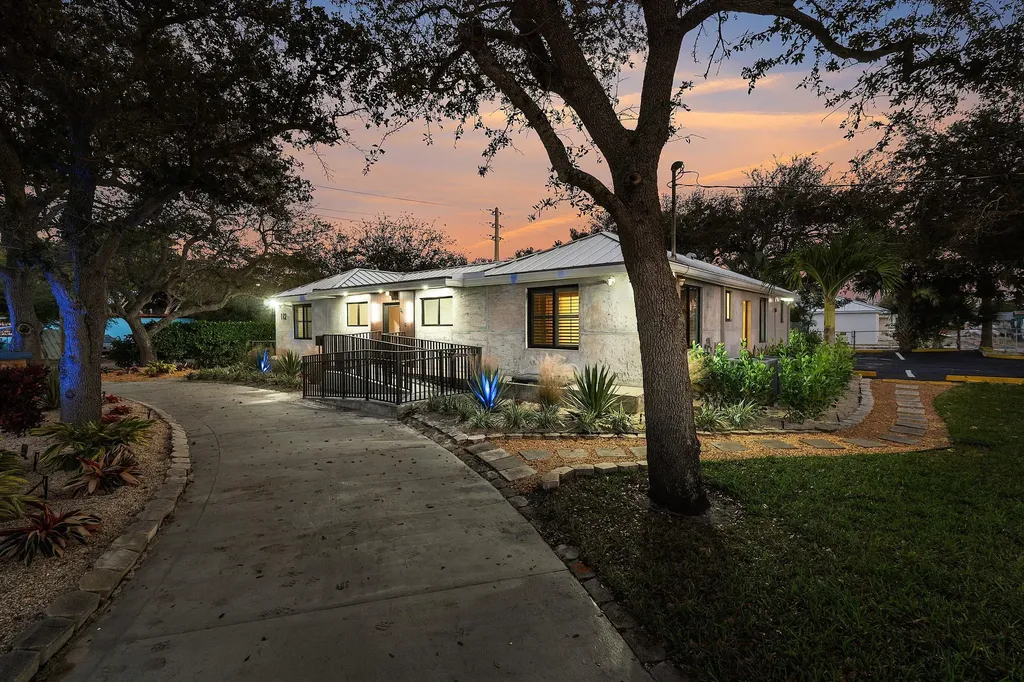 112 SE 10th Street Delray Beach FL 33483
