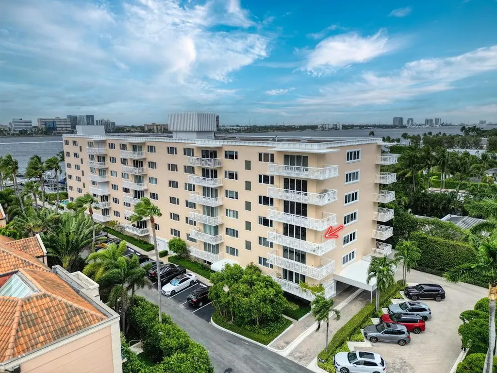 250 N Bradley Place Palm Beach FL 33480