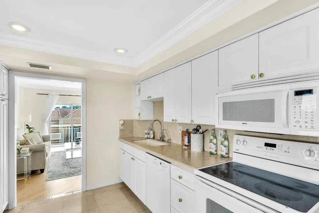 250 N Bradley Place Palm Beach FL 33480