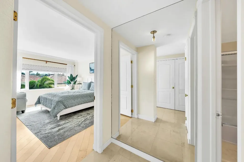250 N Bradley Place Palm Beach FL 33480