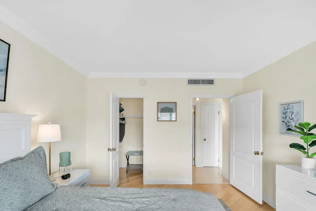 250 N Bradley Place Palm Beach FL 33480