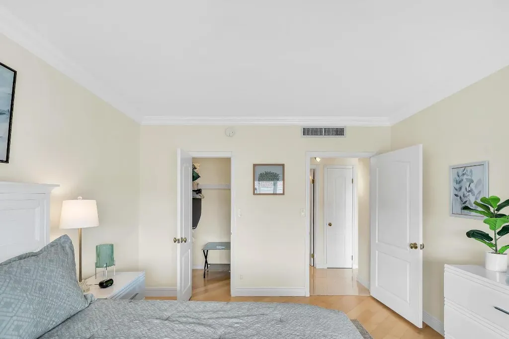 250 N Bradley Place Palm Beach FL 33480